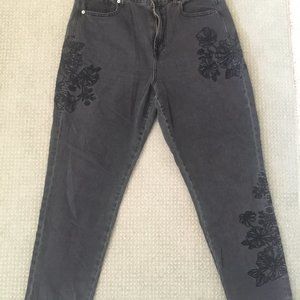 American Eagle Mom Jean with Embriodery